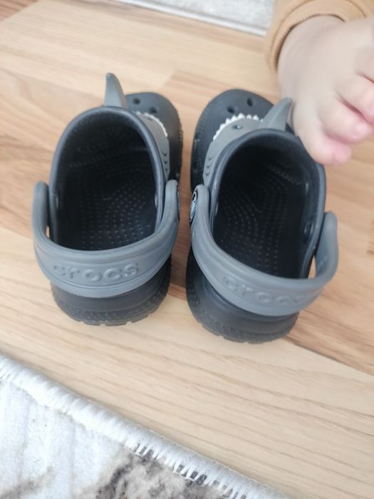 Vănd crocsi bebe