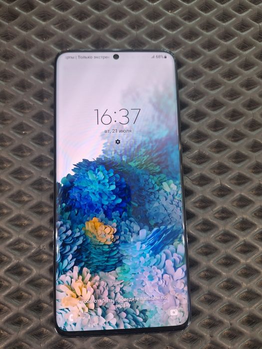 Samsung S 20 плюс 8/128