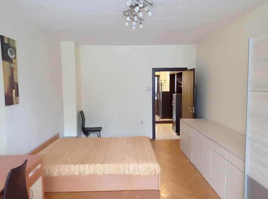 Дава се под наем Тристаен апартамент в София, Лозенец - 91 кв.м за 750 € - Снимка #2