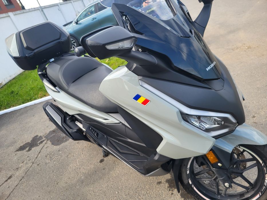 Maxiscuter Honda Forza 350 2024
