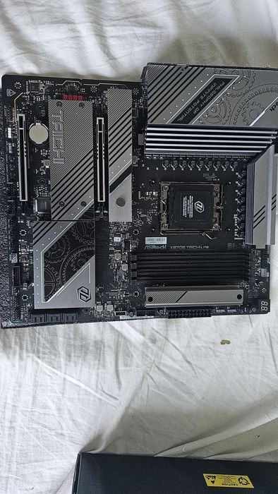 Asrock x870e taichi lite