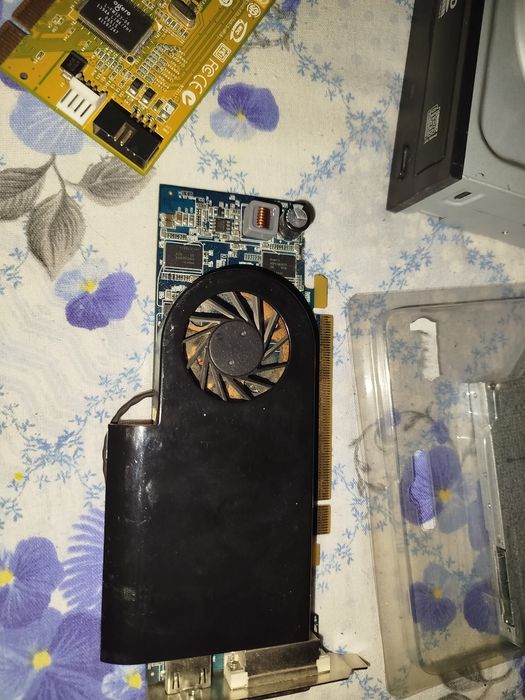Vând componente pc placa video luat de pe o unitate HP