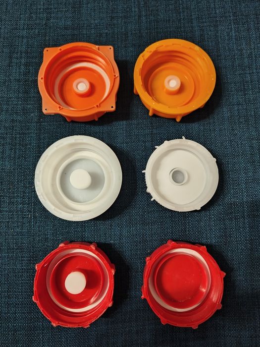 Продам крышки от канистр