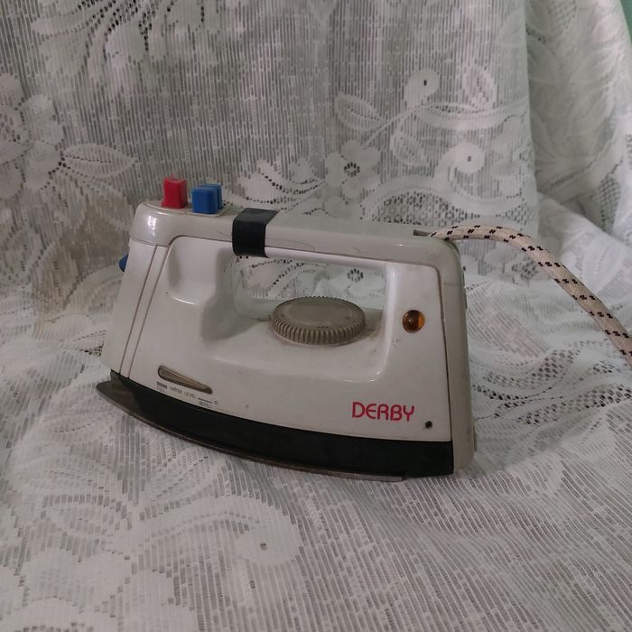 Продаю Утюги б.у не дорого