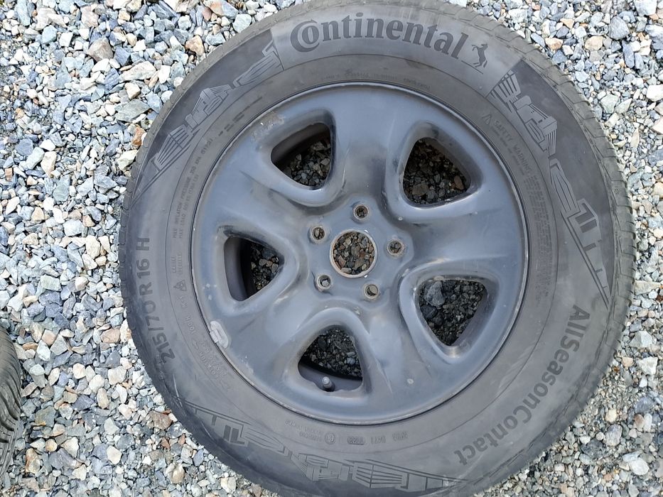 vand 4 roti cu cauciucurii