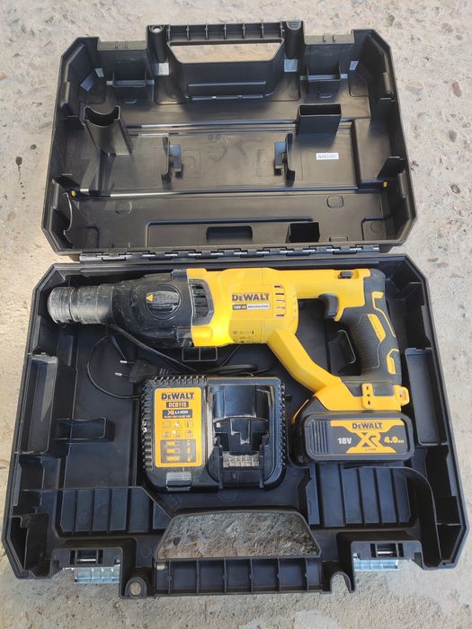 Перфоратор DEWALT DCH 133 M1