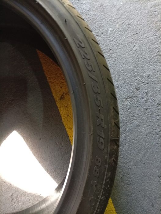 225 35 19 Pirelli