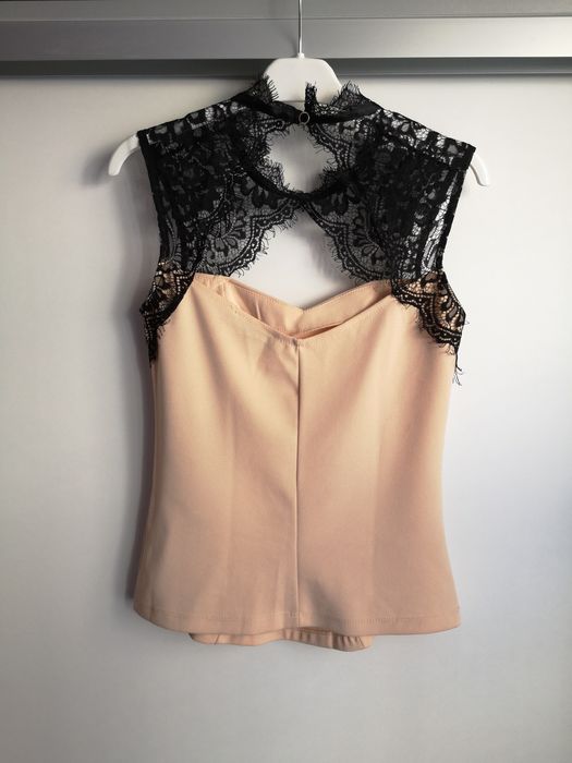 Блуза с къс дантелен ръкав