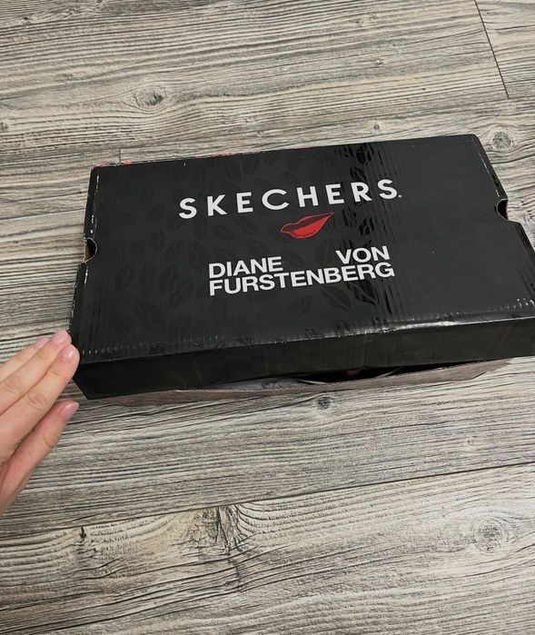 Skechers DVF UNO-BESO, нови дамски маратонки №37