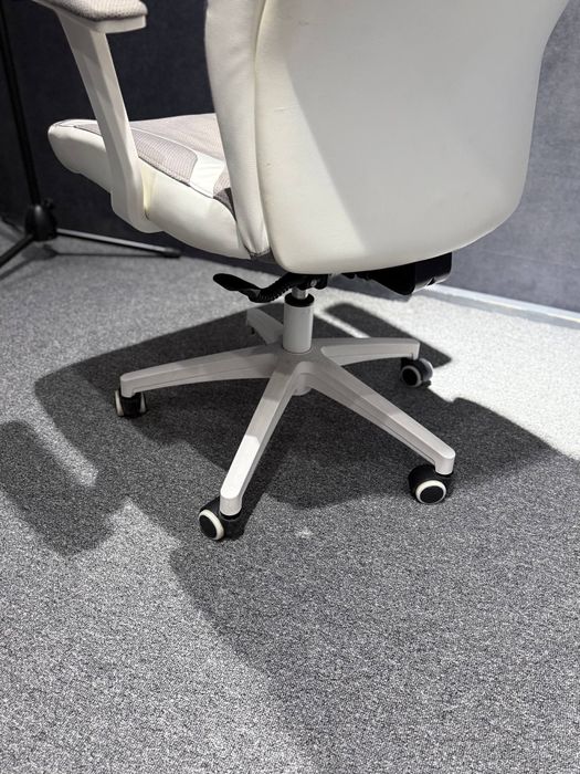 Kreslo Ofis sotiladi Sostoyanie Alo