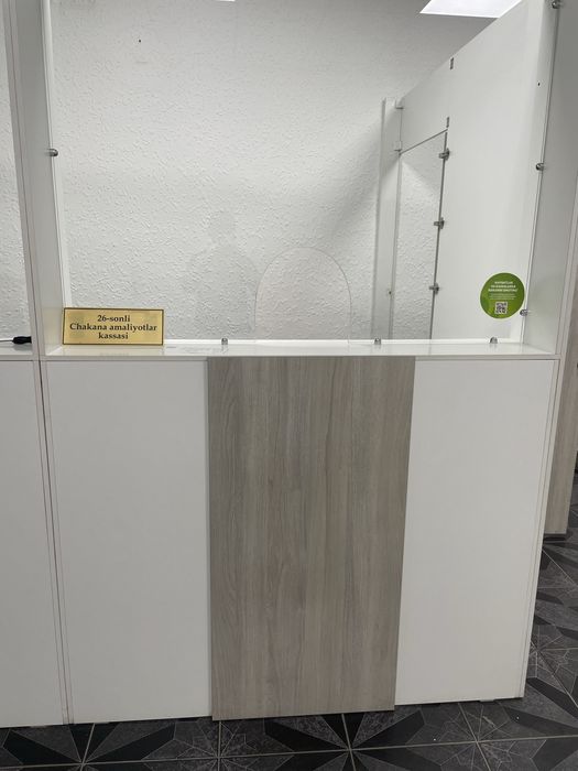 Mebel vitrina sotiladi