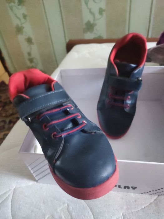 Кроссовки  кожа р.35