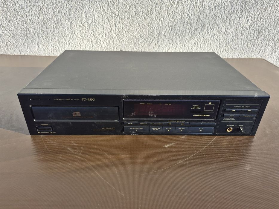 Vând compact disc pleyer marca Pioneer model PD-4550,made in  Singapor