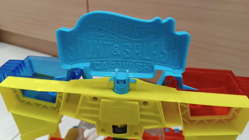 Hot Wheels® Stunt Splash Car Wash™  автомивка