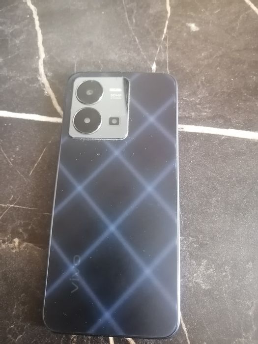 Продам телефон vivo Y35