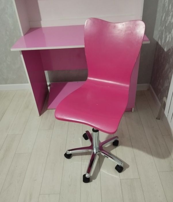 Срочно Шкаф розовый и стол 2в1