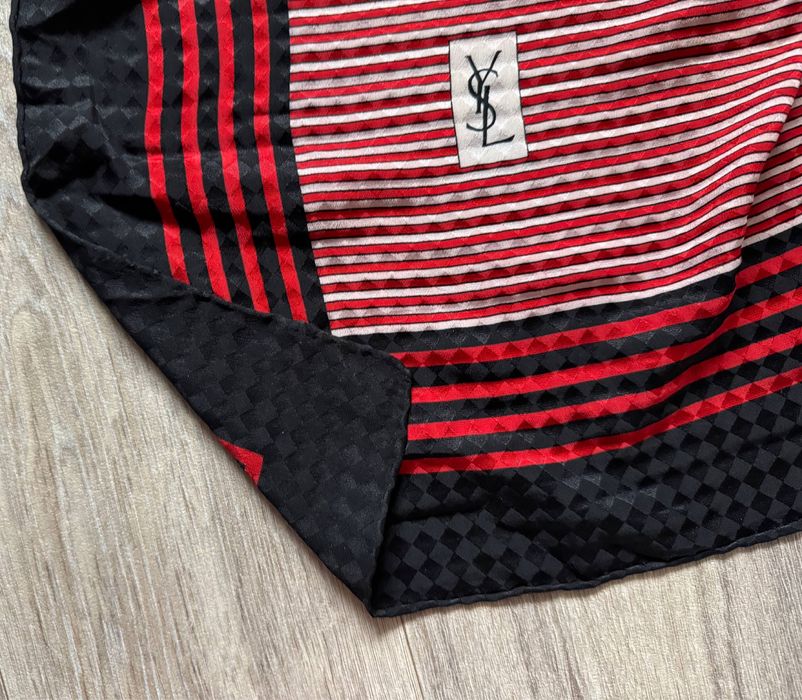Копринен шал Yves Saint Laurent
