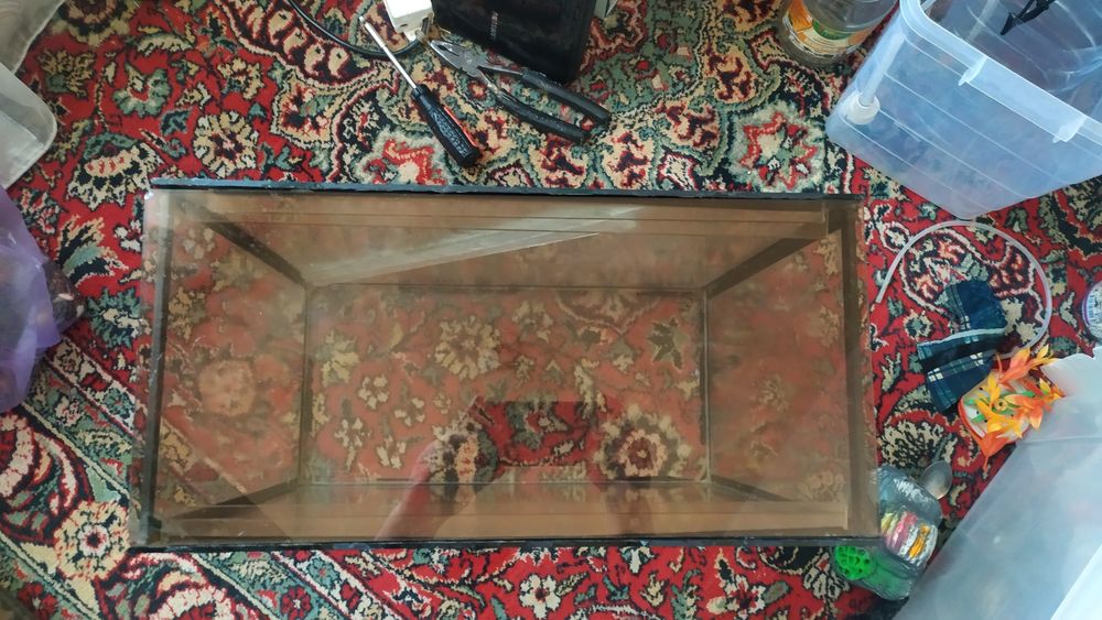 Продам аквариум 45 л и рыбки разные