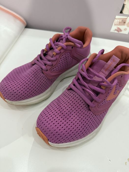 Куртка , кроссовки