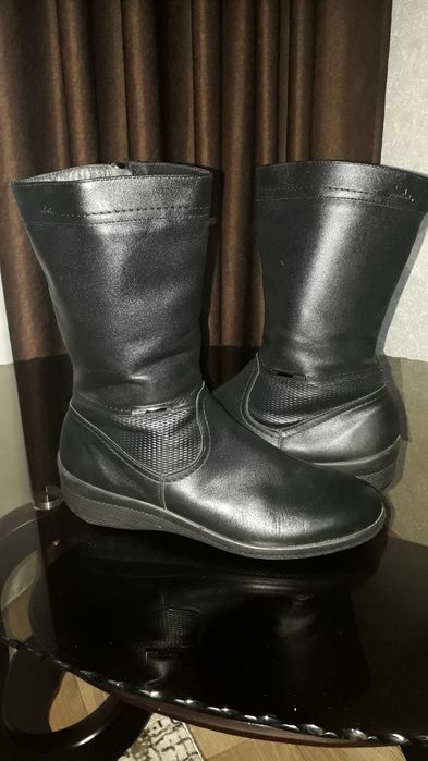 Продам новые женские ботинки