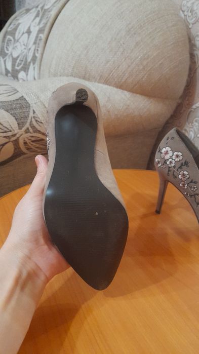 Продам женские туфли