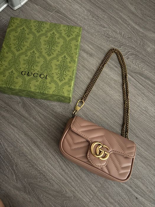 Мини чантичката Gucci