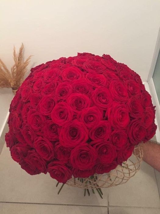 Buchet 101 trandafiri naturali-990 lei *cu livrare la domiciliu •