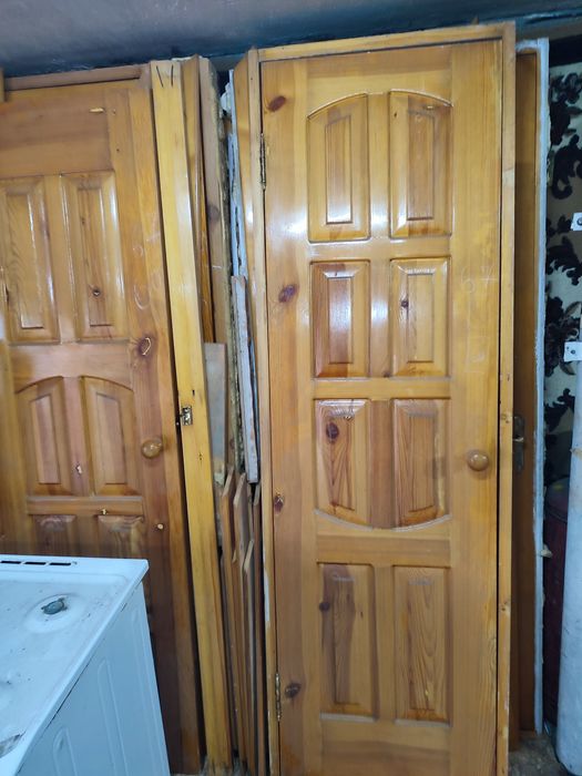 Продам двери межкомнатные.