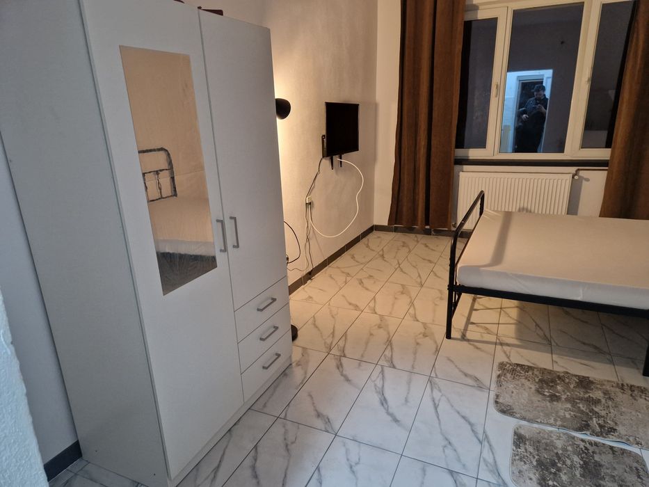 Garsoniera recent renovata