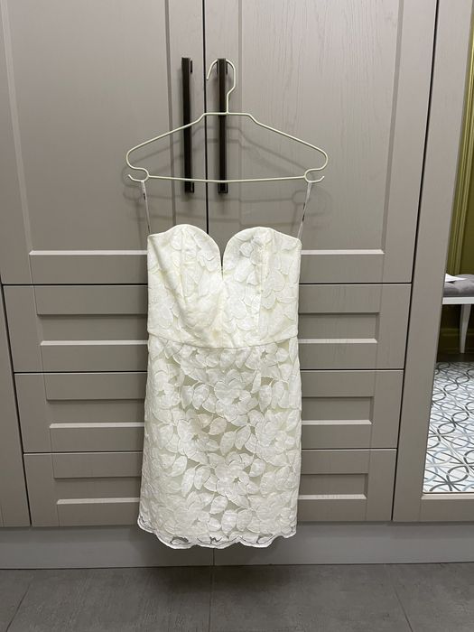 Платья разные, брендовые .