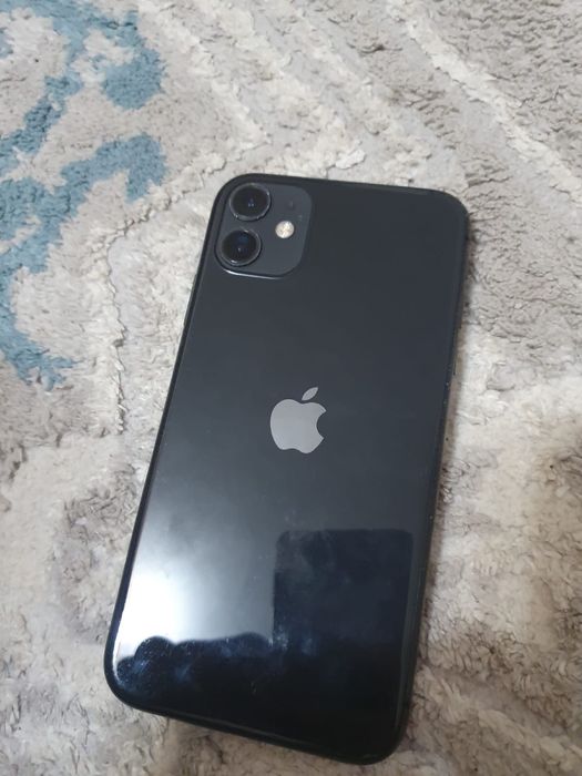 продаю айфон 11.