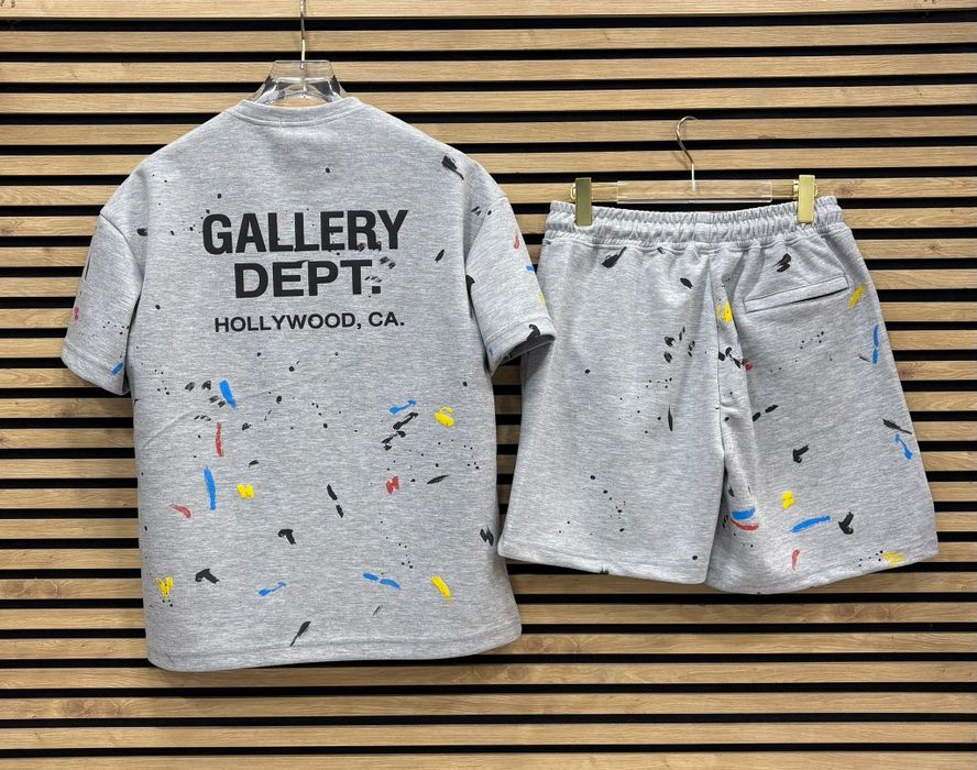 Compleu alb negru Gallery dept  / Essentials  / syna world