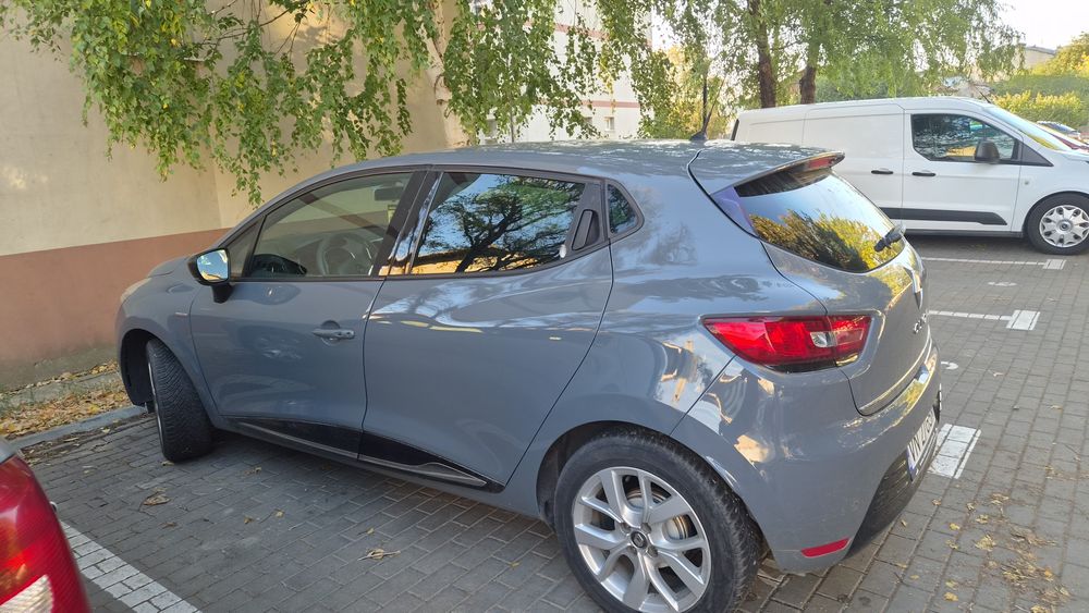 Vând renault clio