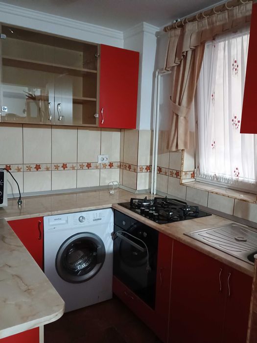 Închiriez apartament 2 camere, str. Iza, cu loc de parcare