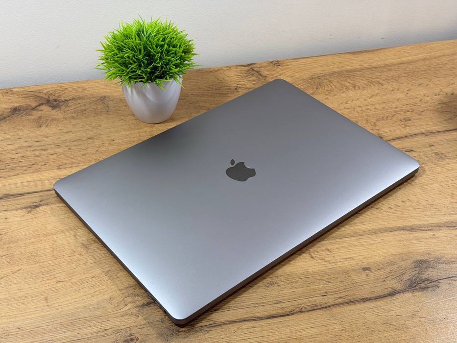 Macbook pro 16 i7 16ozu 512ssd Radeon graphics