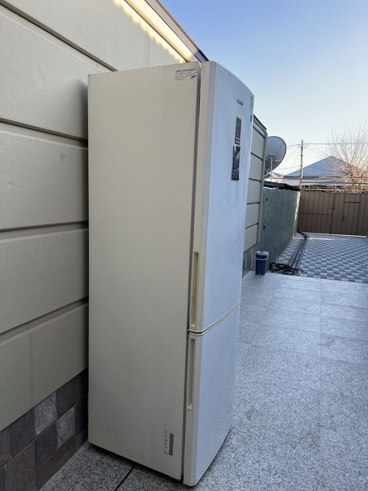 Холодильник SAMSUNG