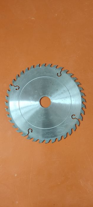 Диск для циркулярной пилы.