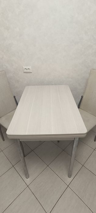 Продам стол и стулья