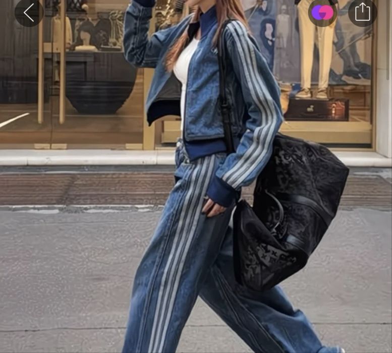 Продам женский джинсовый костюм