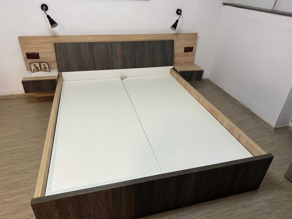 Pat dormitor cu noptiere incorporate