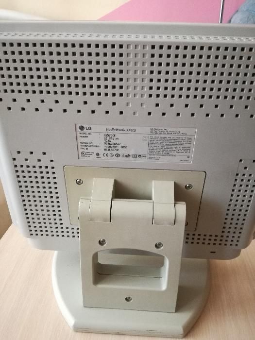 Монитор LG Studio Works