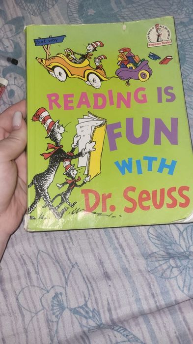 Продам READING IS FUN WITH Dr. Seuss книга А1-А2