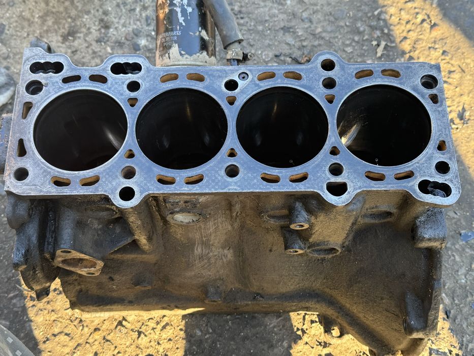 Блок Mazda Кронус 2 л