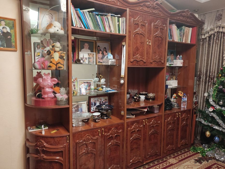 Сервант коричневый