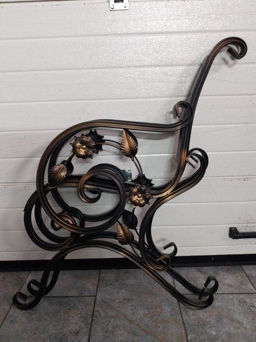 Bănci.mese.balansoare. băncuțe fier forjat