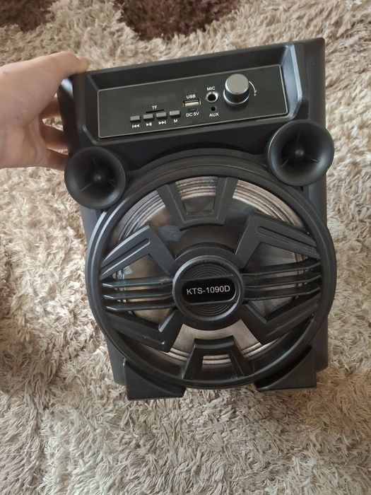 Vând boxa Bluetooth