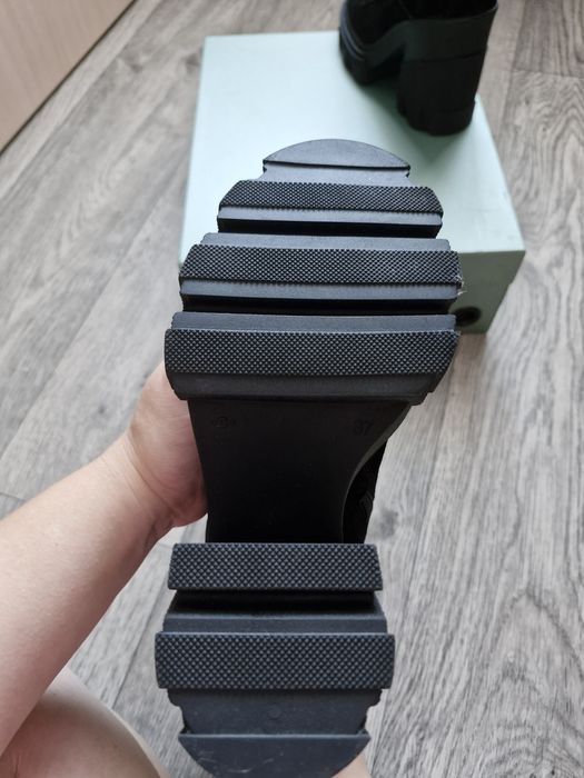 Продам зимние натуральные ботинки