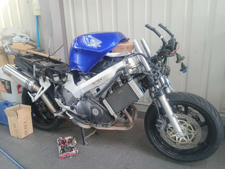 Dezmembrez Honda VFR 800 FI 1998-2001