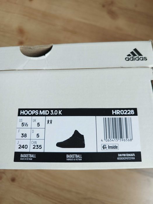 Продавам обувки Adidas