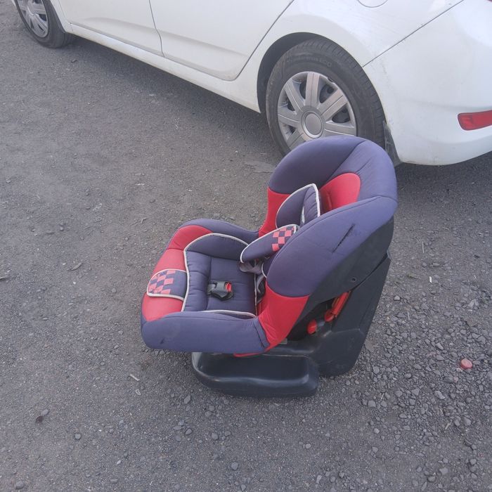 Продаю детское кресло в машину